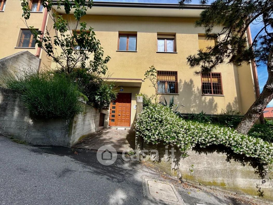 Appartamento in Vendita in Via Bruno Pincherle 6 a Trieste