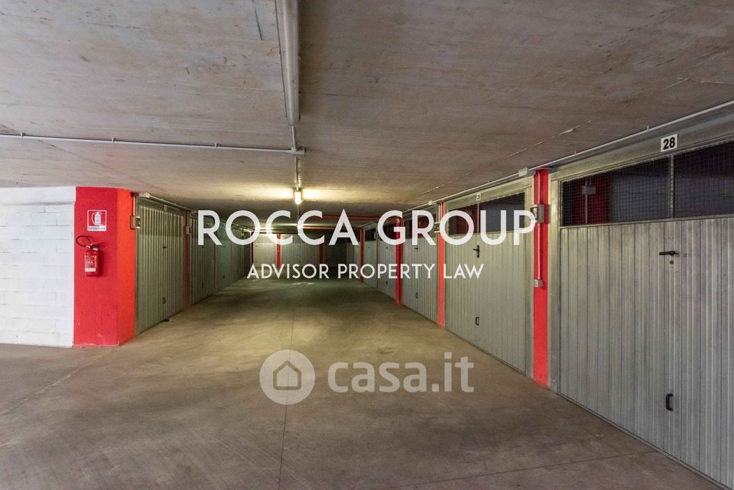 Garage/Posto auto in Vendita in Via Policastro a Roma