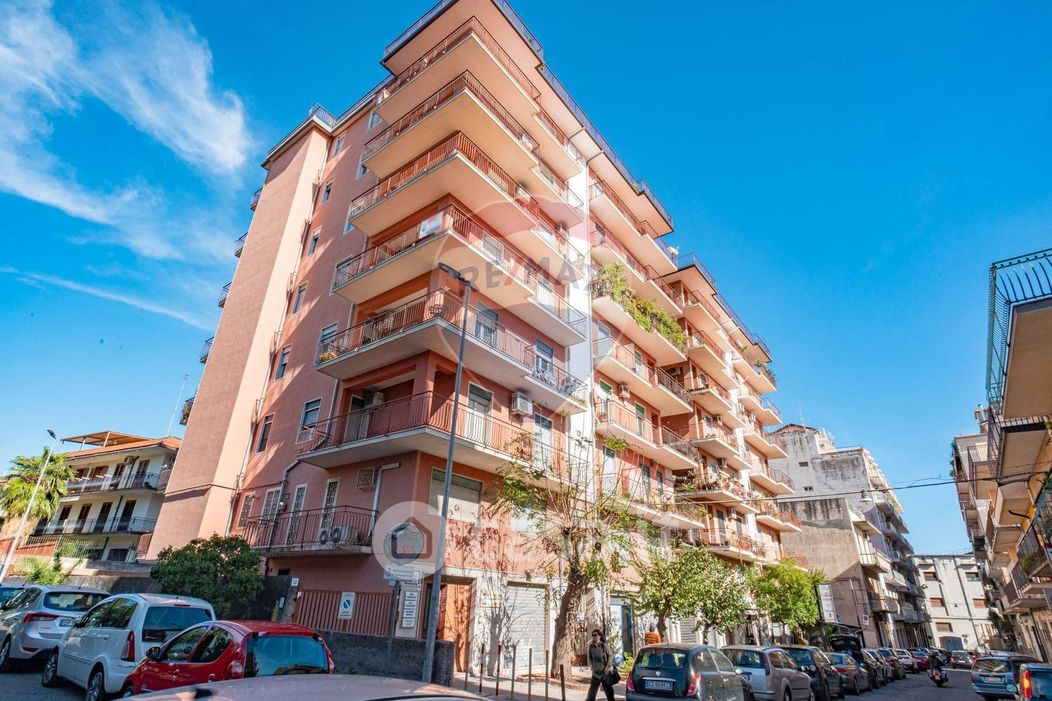 Appartamento in Vendita in Via Grassi Bertazzi 52 a Acireale