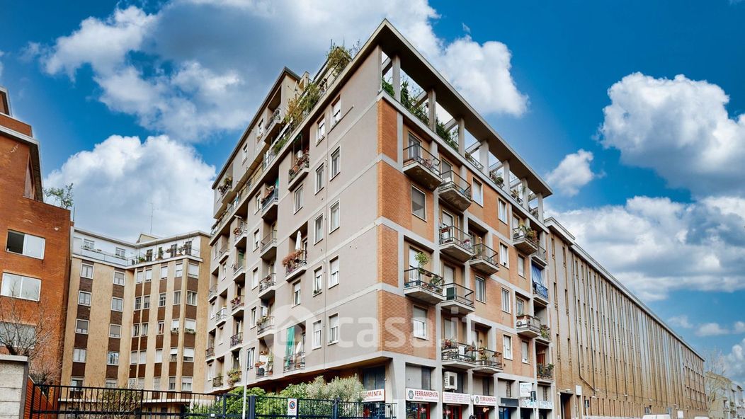 Appartamento in Vendita in Via Giuseppe Giacosa 11 a Milano