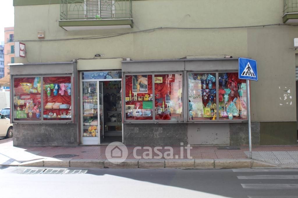 Negozio/Locale commerciale in Vendita in Via Cesare Battisti 96 a Taranto