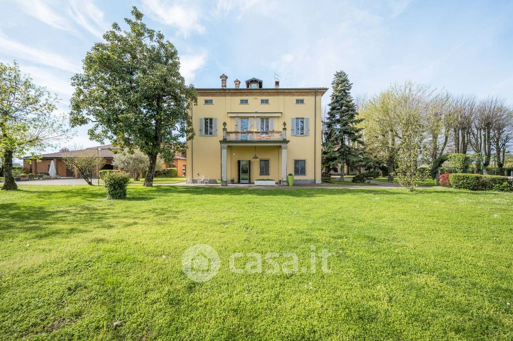 Villa in Vendita in Strada della Mussina a Piacenza