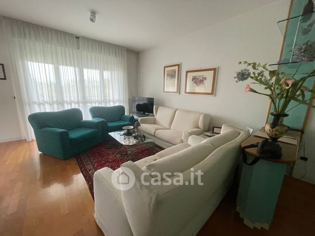 Appartamento in Vendita in Via Maiella 10 a Reggio Emilia