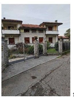 Casa Bi/Trifamiliare in Vendita in Via Agello Francesco 53 a Varese