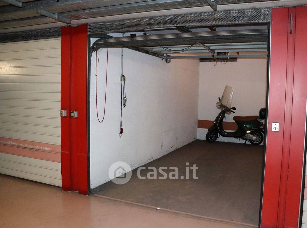 Garage/Posto auto in Vendita in Via Pietro Mascagni a Milano