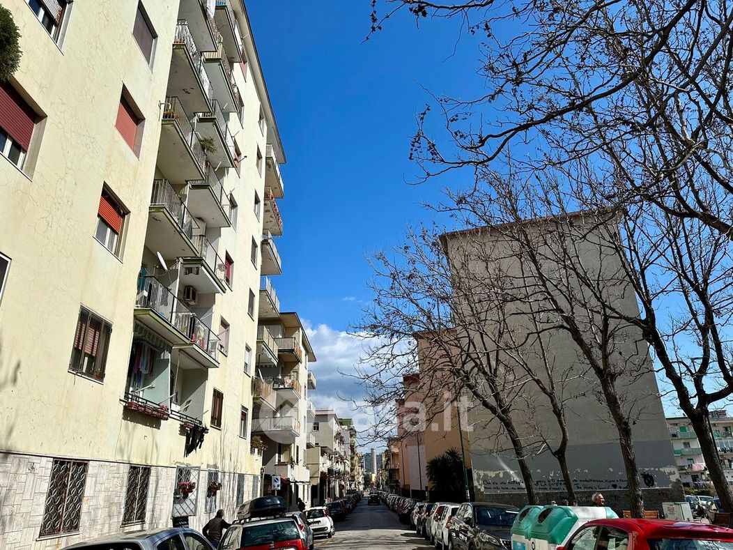 Appartamento in Vendita in Via Eurialo 110 a Napoli