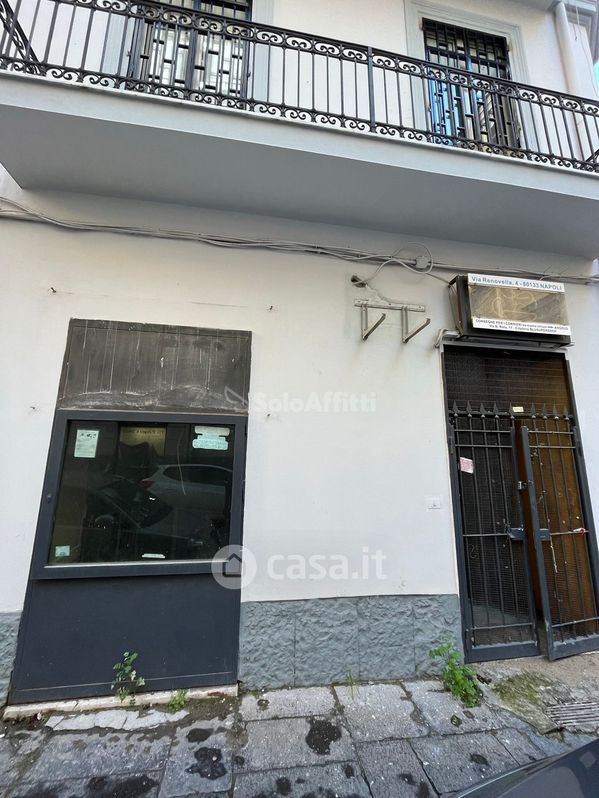 Negozio/Locale commerciale in Affitto in Via Renovella 2 a Napoli