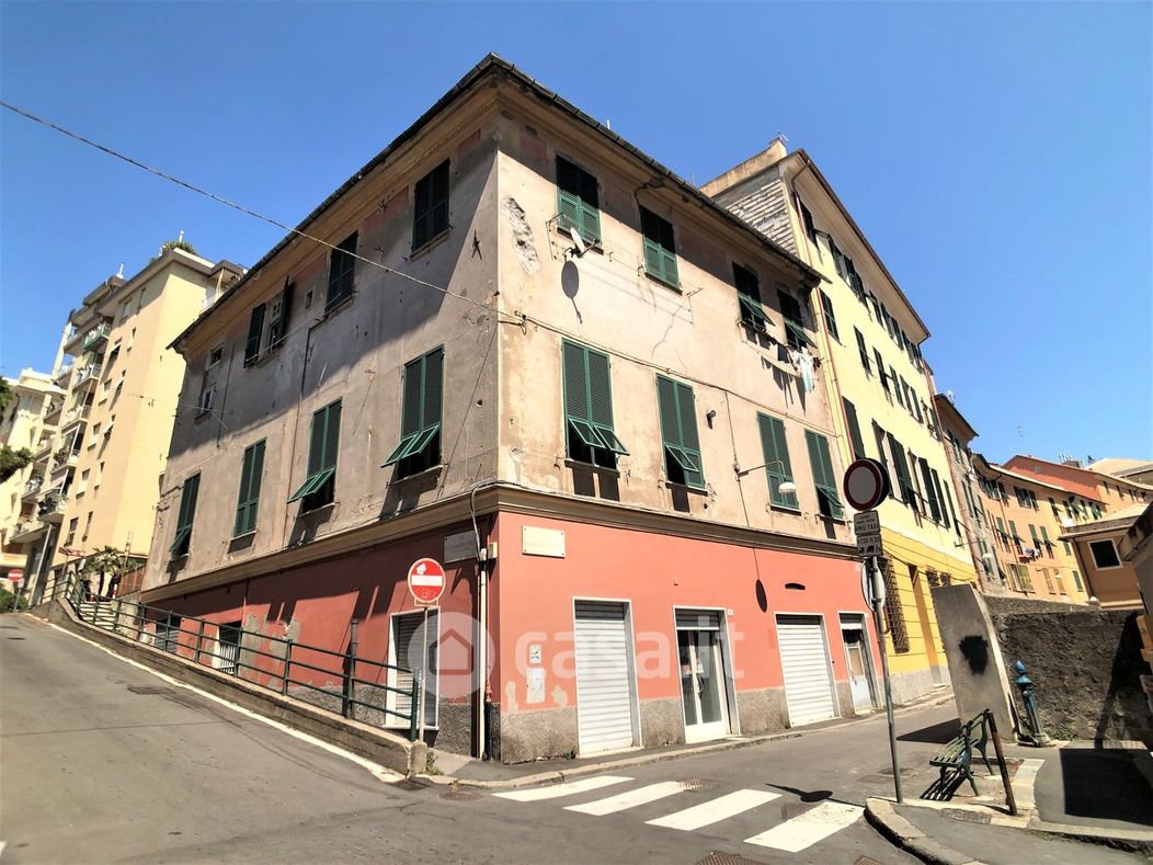 Appartamento in Vendita in Via Poerio a Genova