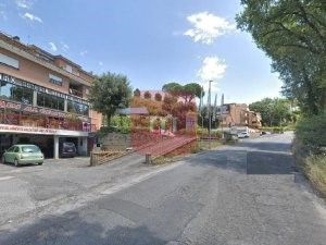 Negozio/Locale commerciale in Vendita in Largo di Boccea 762 a Roma