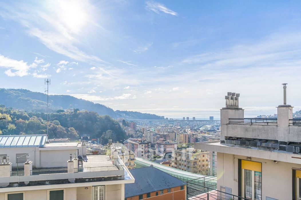 Appartamento in Vendita in Via Pierino Negrotto Cambiaso 24 a Genova