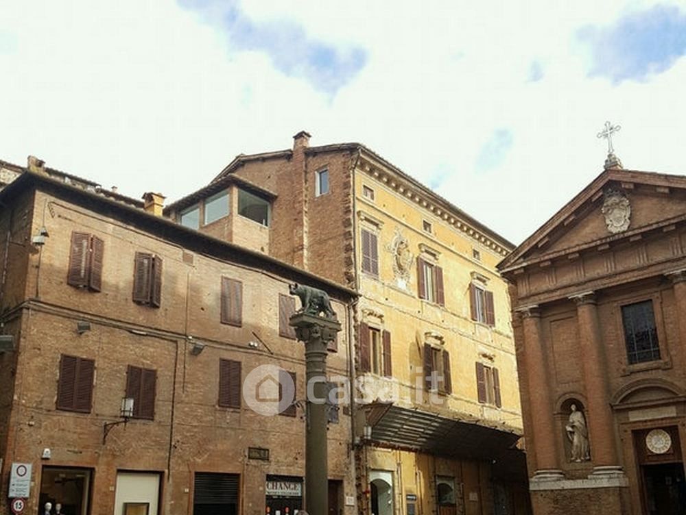 Appartamento in Vendita in Piazza Tolomei a Siena