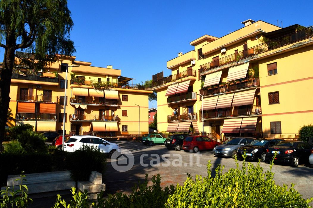Appartamento in Vendita in Via Castelvetrano 27 a Roma