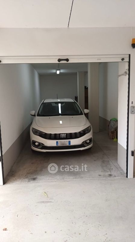 Garage/Posto auto in Vendita in Via Adriano I a Roma
