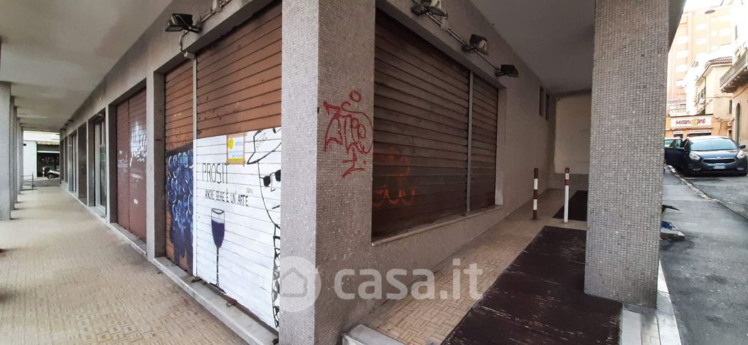 Negozio/Locale commerciale in Affitto in Piazza Edmondo Puecher 9 a Trieste