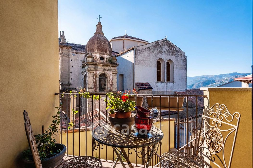 Casa indipendente in Vendita in Via Madonna della Catena a Castiglione di Sicilia