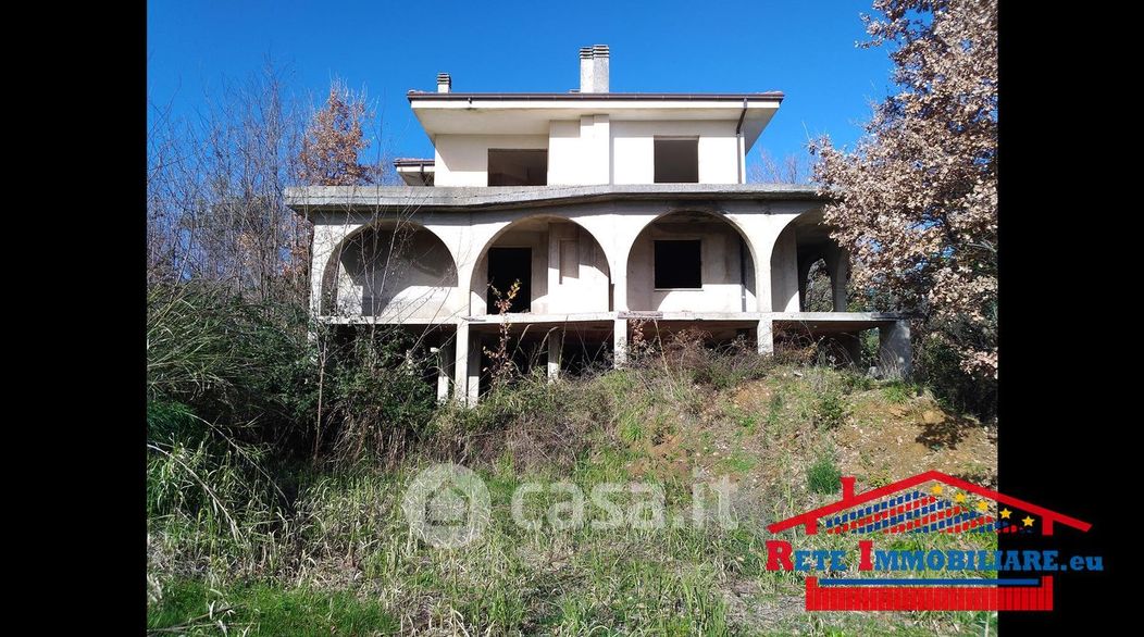 Villa in Vendita in Strada Provinciale 244 Lago Arvo 10 a Cosenza