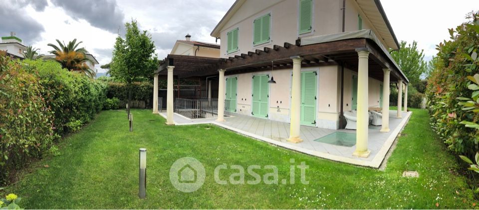 Casa indipendente in Affitto in Via Padre Ignazio da Carrara 11 -9 a Forte dei Marmi