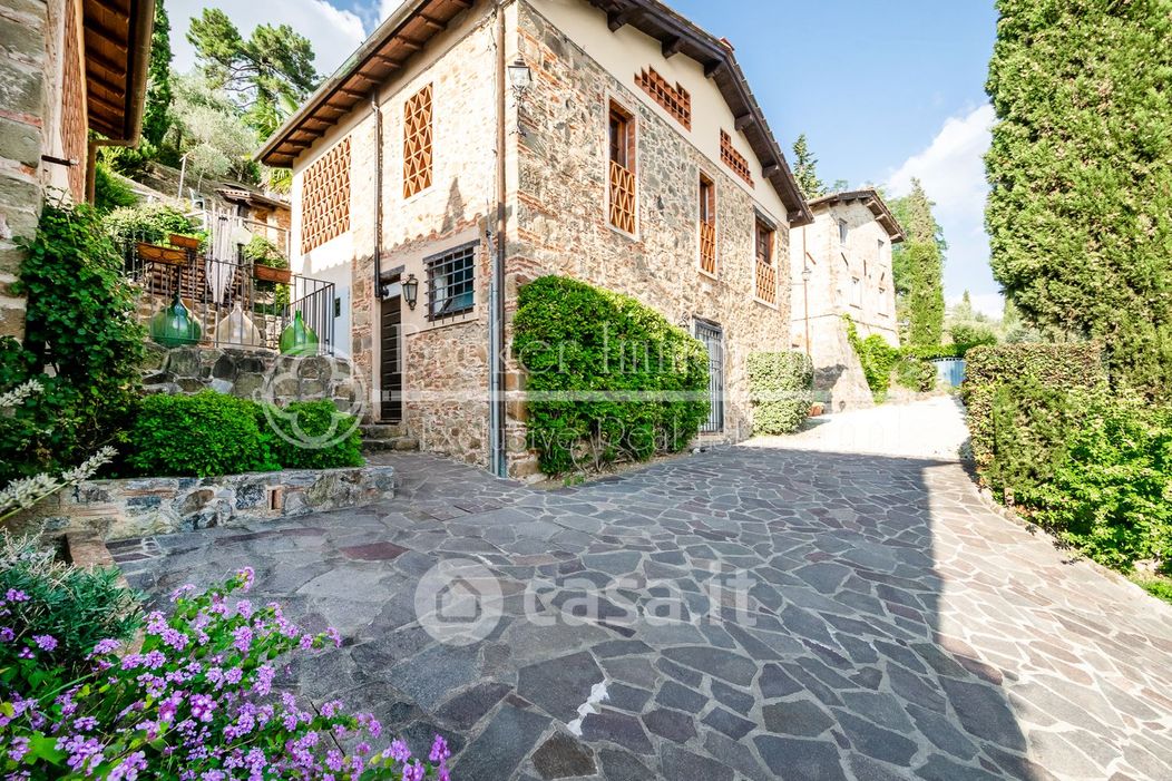 Villa in Vendita in Via della Pieve di Santo Stefano a Lucca