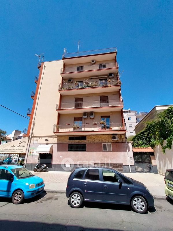 Appartamento in Vendita in Via Caduti del Lavoro a Catania