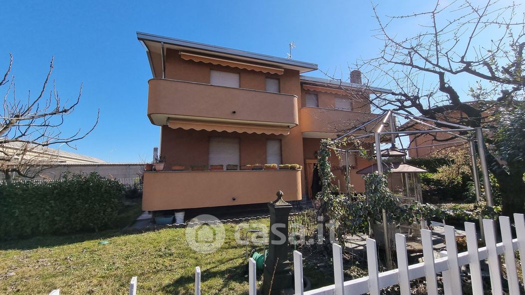 Casa indipendente in Affitto in Via IV Novembre a Oggiona con Santo Stefano