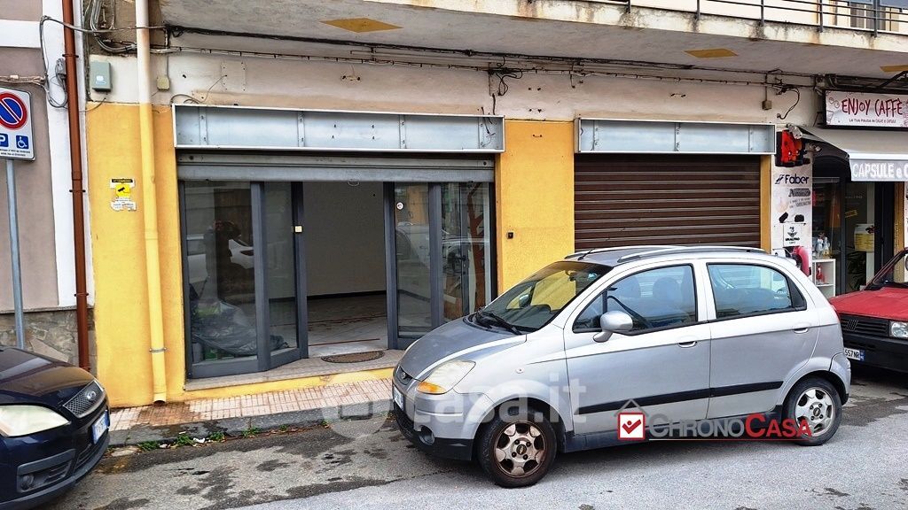 Negozio/Locale commerciale in Vendita in Via Nazionale 217 a Messina