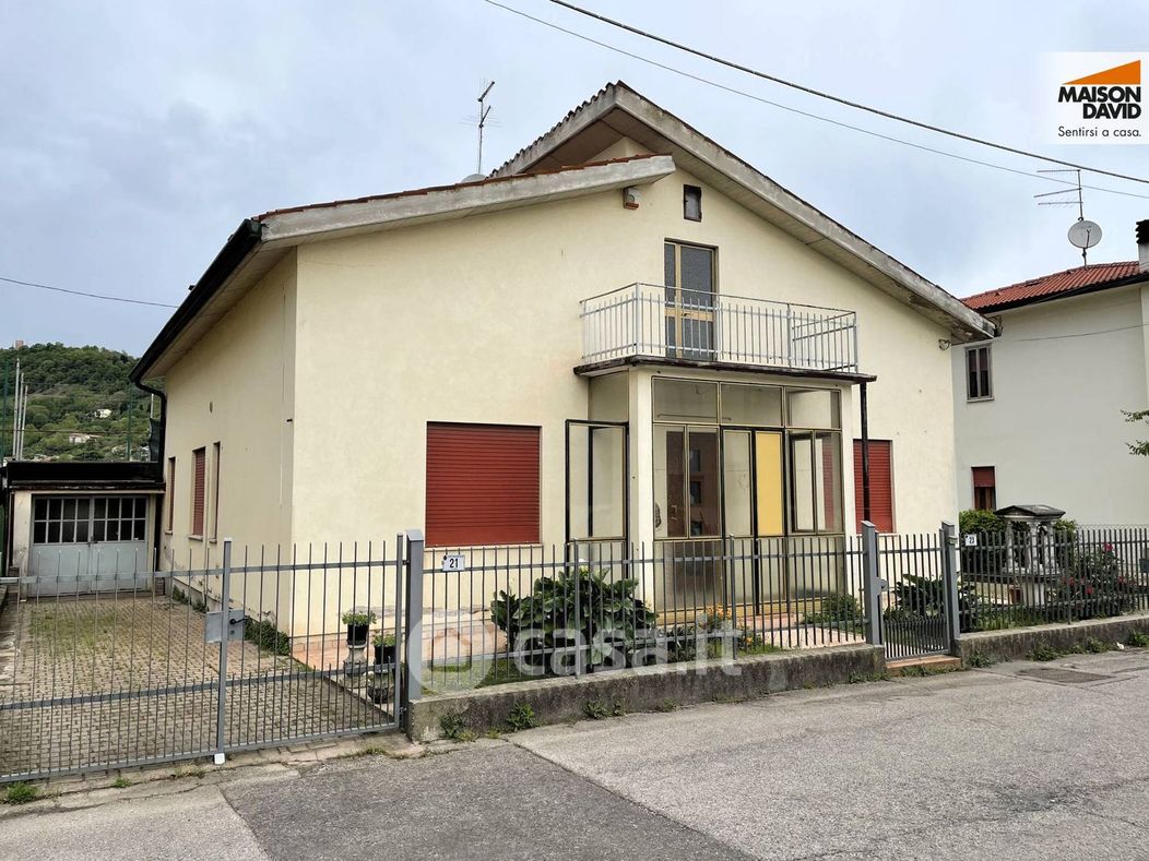 Casa indipendente in Vendita in Via Vicenza a Montecchio Maggiore