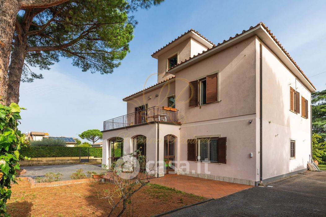 Villa in Vendita in Via Giuseppe Luzi 24 a Frascati