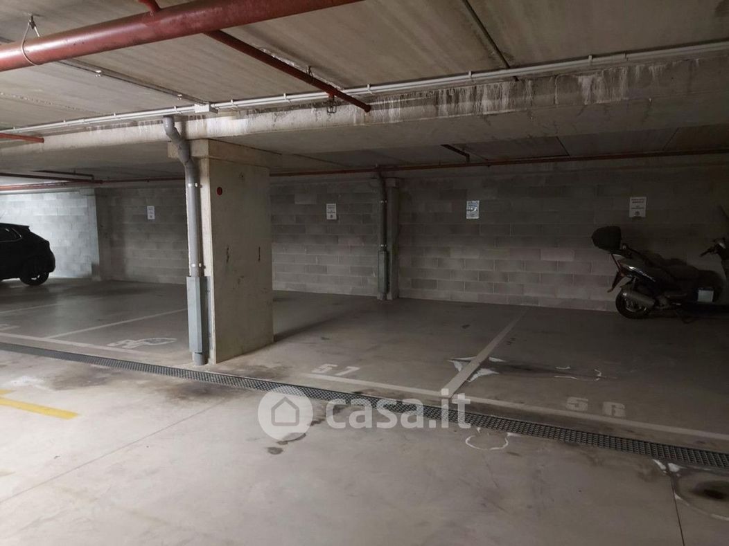 Garage/Posto auto in Vendita in Via Mario Galli a Genova