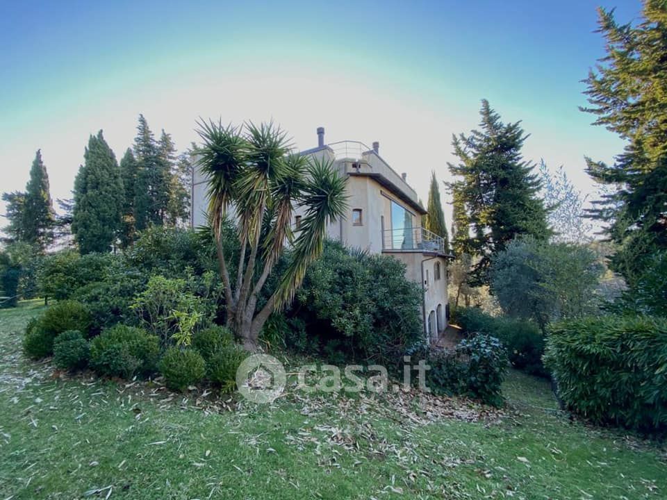 Villa in Vendita in Via Sarzanese 16 a Camaiore