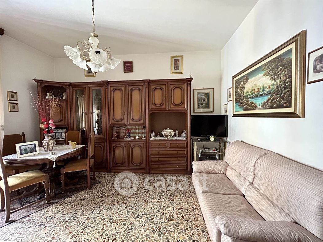 Appartamento in Vendita in Viale Dante Alighieri a Piacenza