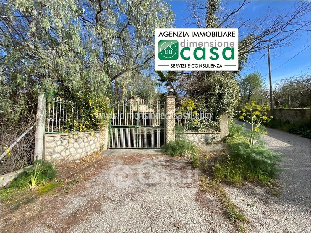 Villa in Vendita in Contrada Sartania a Caltanissetta