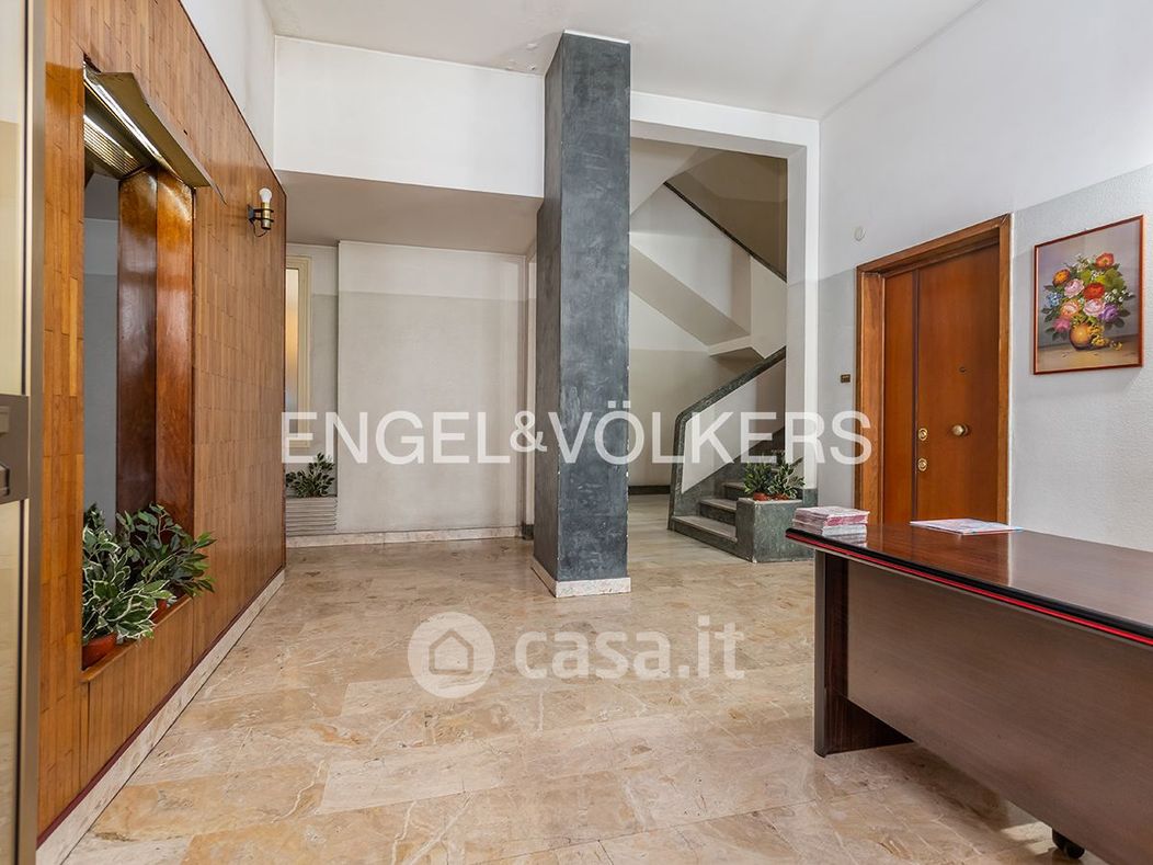 Appartamento in Vendita in Via Gian Luca Squarcialupo a Roma