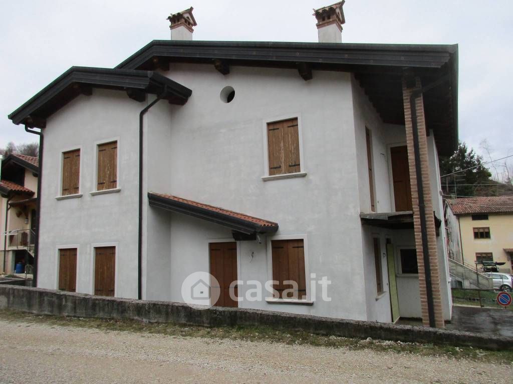 Villa in Vendita in a Velo d'Astico