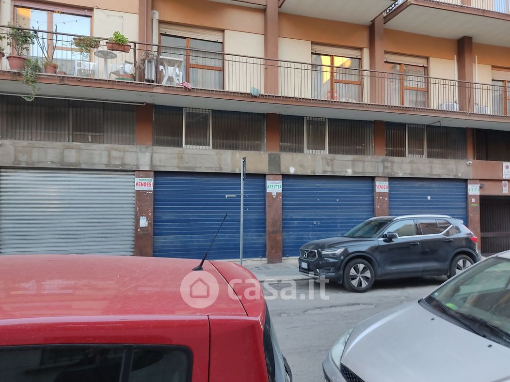 Negozio/Locale commerciale in Affitto in Via Giuseppe De Robertis 78 a Trani