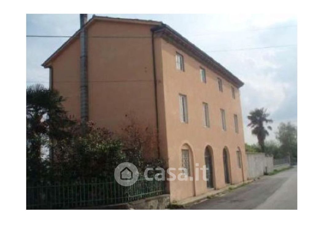 Ufficio in Vendita in Via dell'Acquacalda 2932 a Lucca
