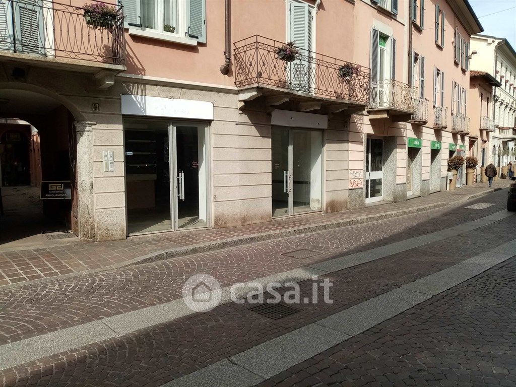 Negozio/Locale commerciale in Affitto in Via Vittorio Emanuele 13 a Monza