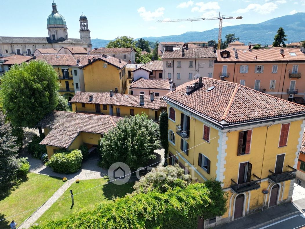 Villa in Vendita in Corso Lorenzo Cobianchi a Verbania