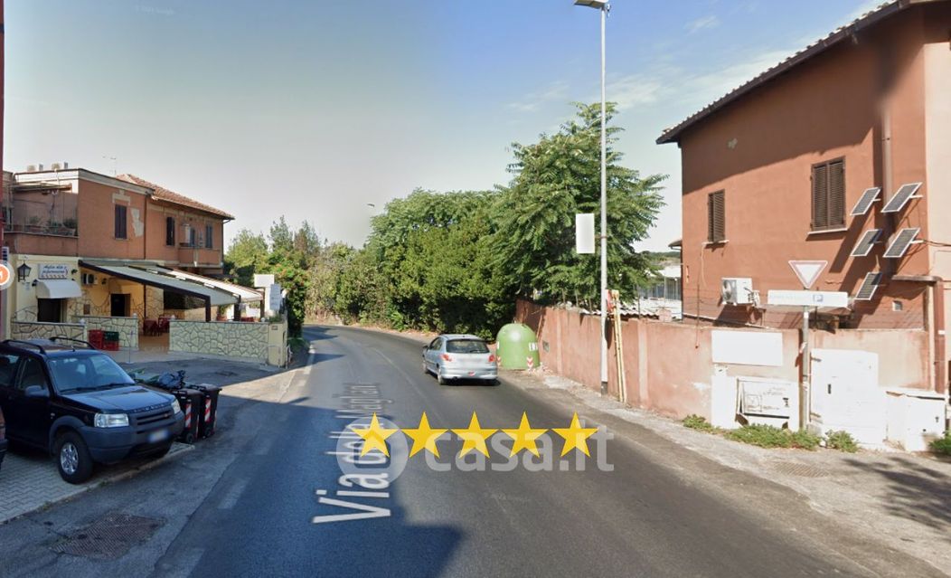 Appartamento in Vendita in Via della Magliana a Roma
