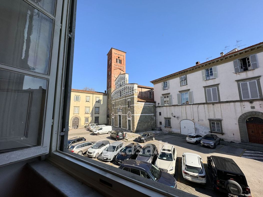 Loft in Vendita in Piazza San Pietro Somaldi a Lucca