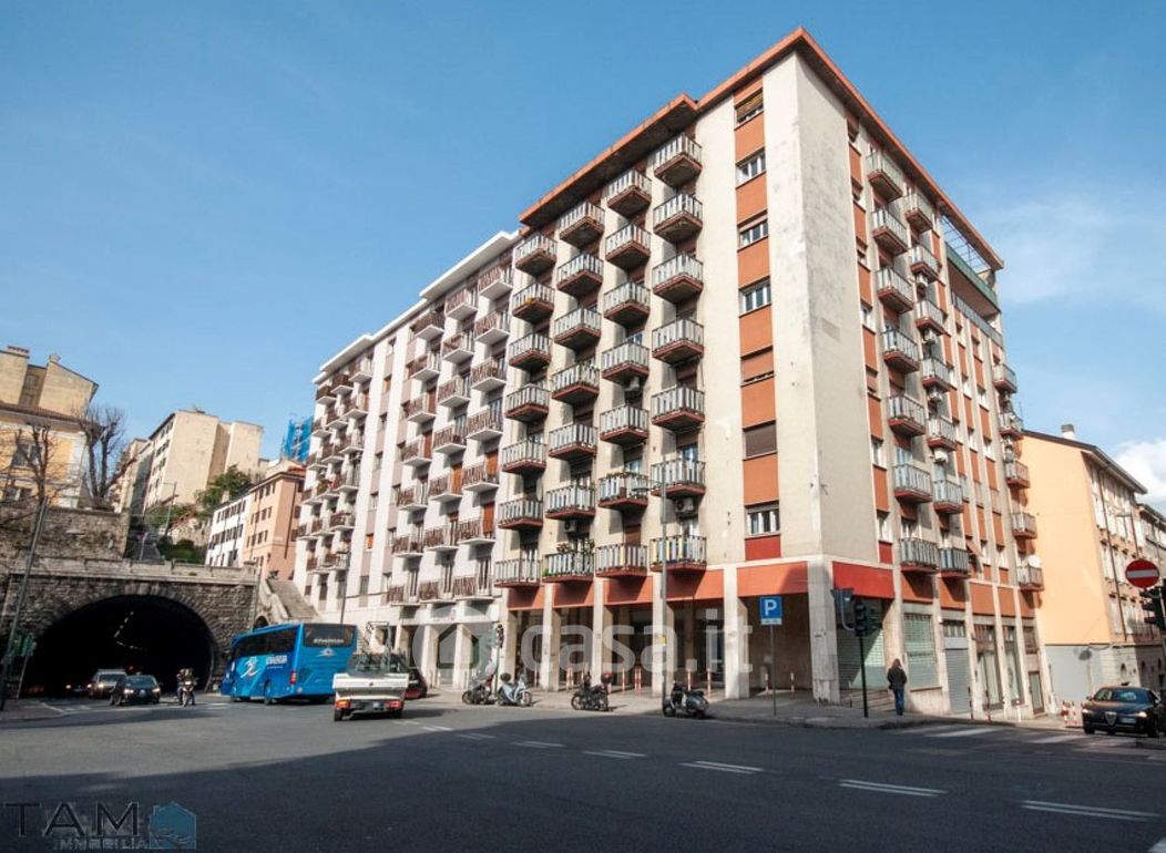 Appartamento in Vendita in Piazza del Sansovino 1 a Trieste