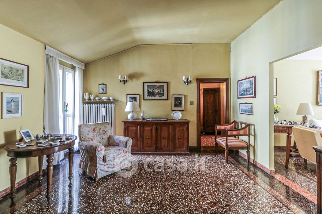 Appartamento in Vendita in Via Farini a Bologna