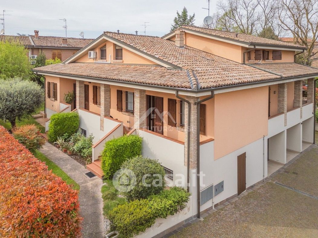 Villa in Vendita in Via Croce a Reggio Emilia