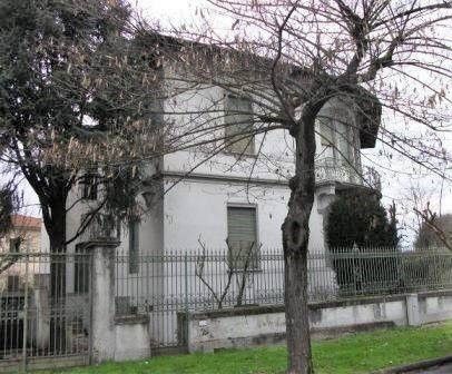 Villa in Vendita in Viale Giosuè Carducci a Lucca