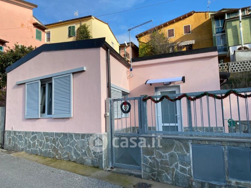 Casa indipendente in Vendita in Via Pasubio 1 a Carrara