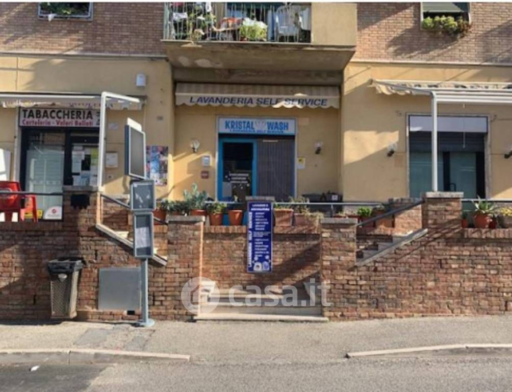 Negozio/Locale commerciale in Vendita in Via Duccio di Boninsegna 31 a Siena