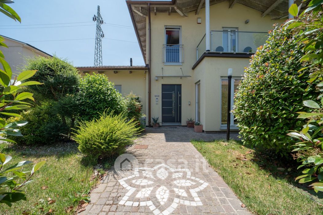 Villa in Vendita in Via Fiume Montone Abbandonato 471 a Ravenna