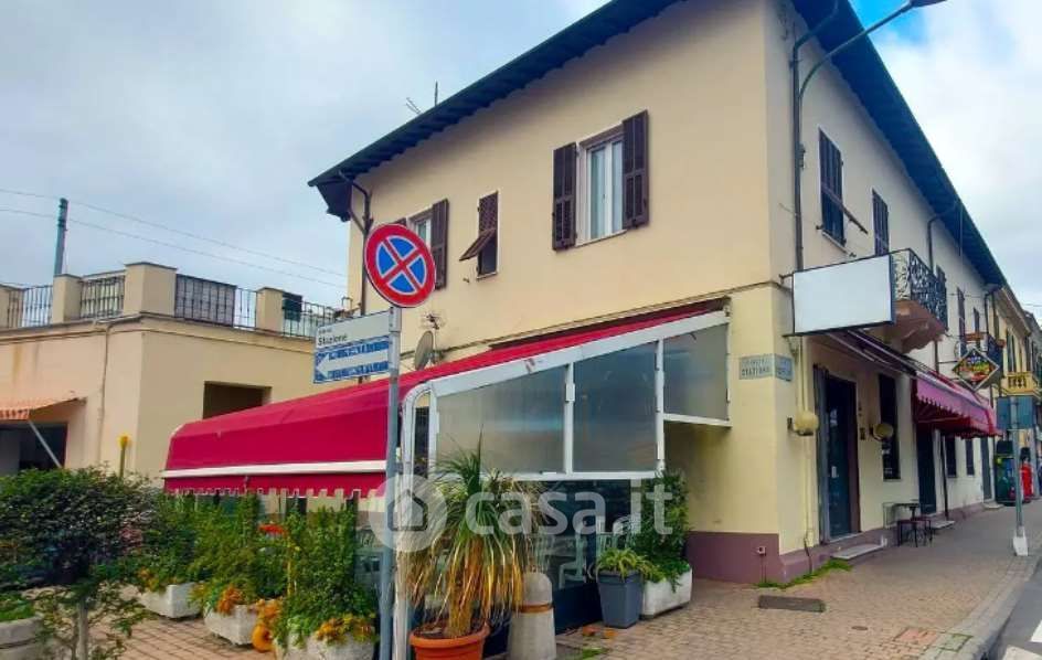 Negozio/Locale commerciale in Vendita in Strada Statale 1 44 a Camporosso