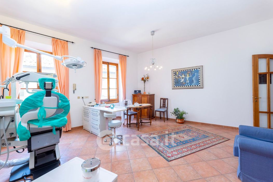 Appartamento in Vendita in Piazza Pierozzi a San Casciano in Val di Pesa