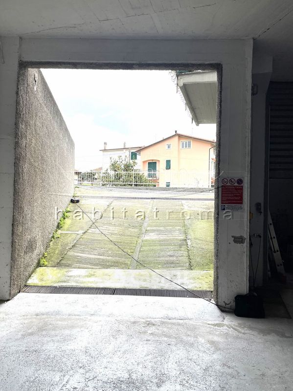 Garage/Posto auto in Vendita in Via Piave a Vado Ligure