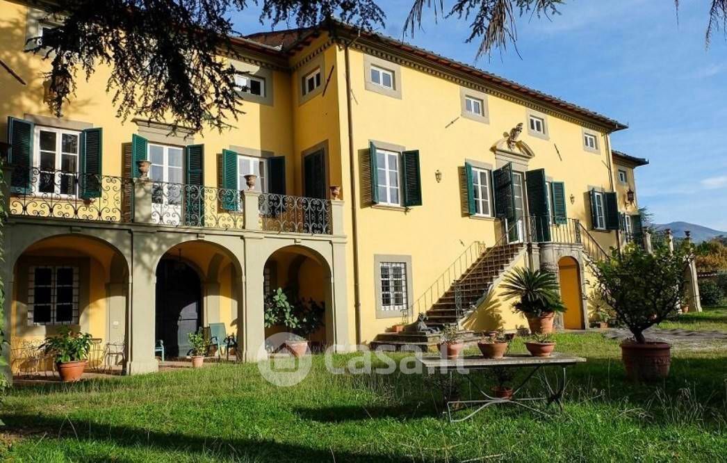 Villa in Vendita in a Lucca